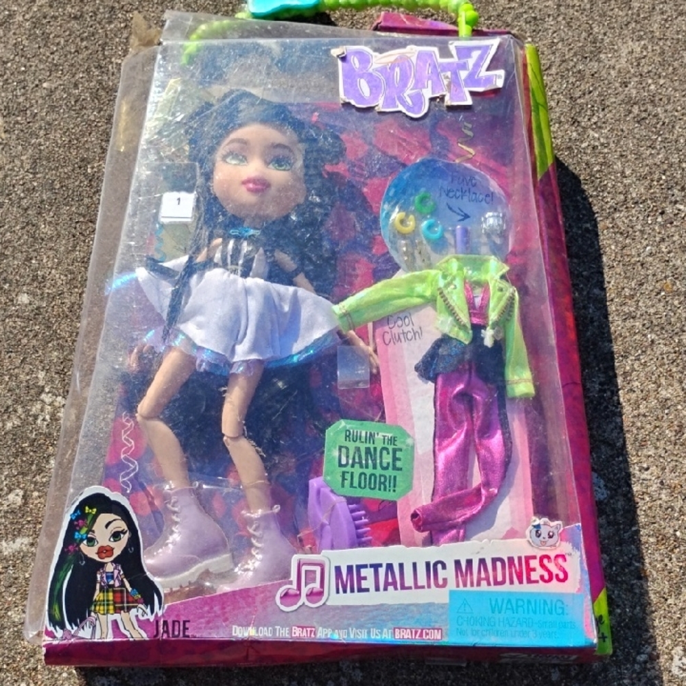 Bratz Metallic Madness Doll Set - Blue and Pink